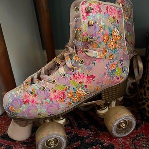 Floral Roller Skates - Pink